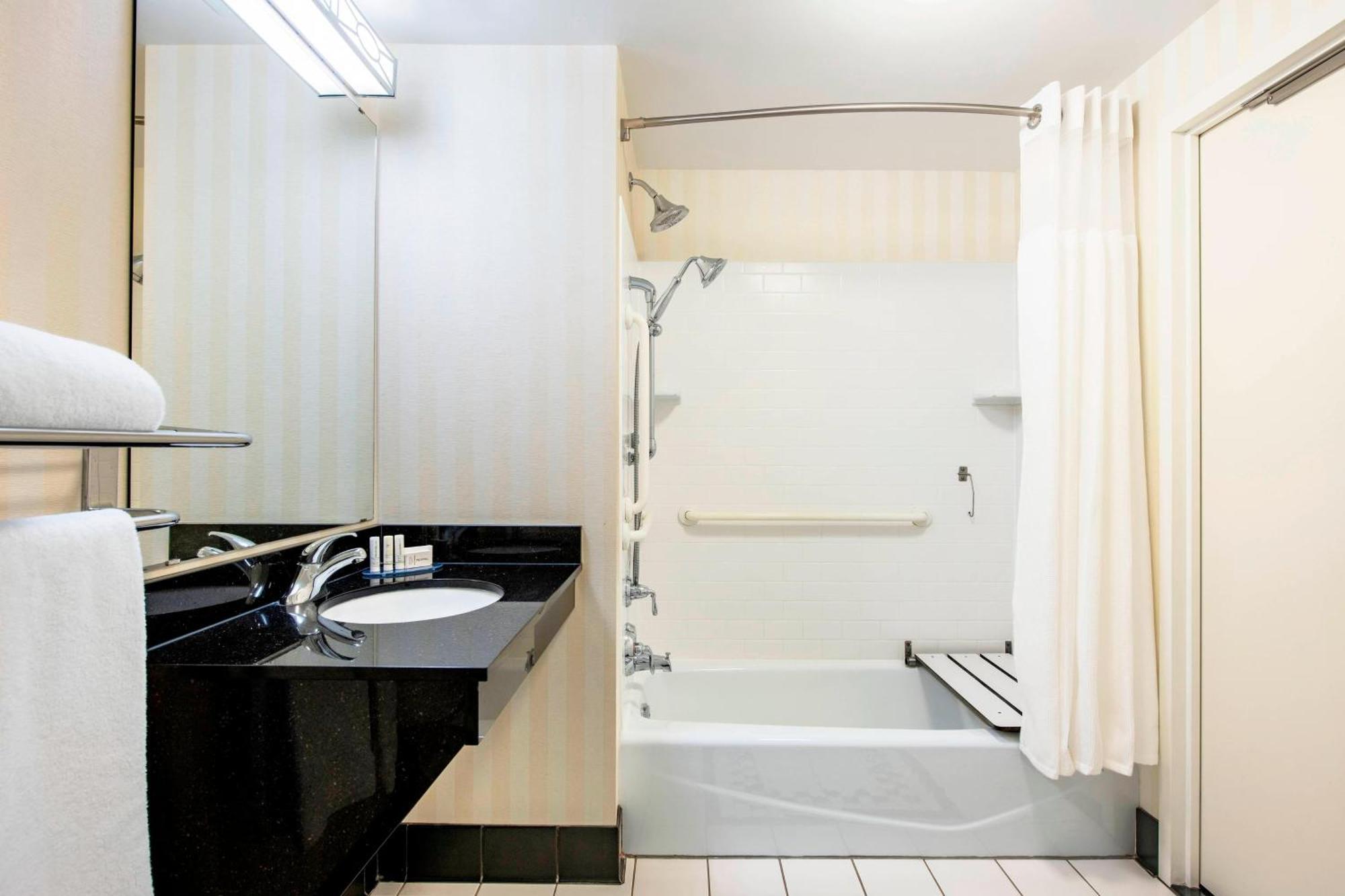 Fairfield Inn & Suites By Marriott Winnipeg Bagian luar foto
